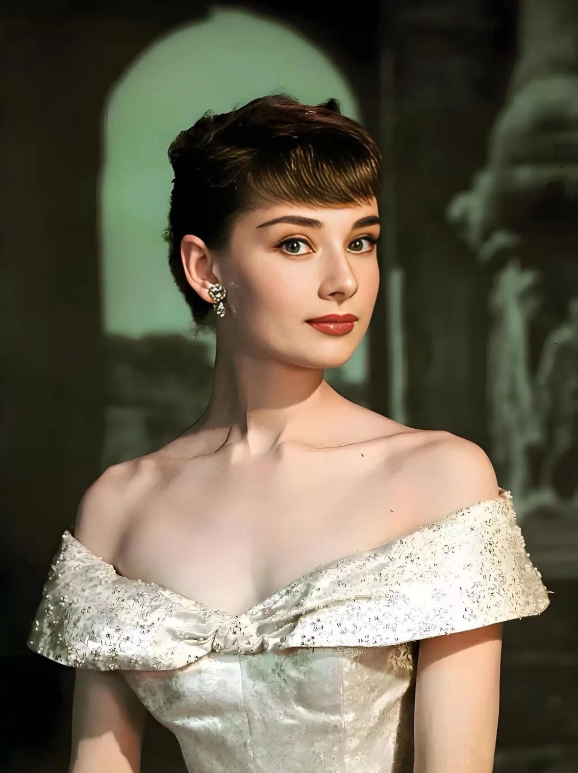 Original classic style portrait used as a reference for celebrity face swap with AI.